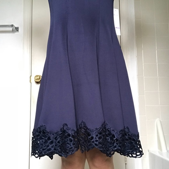 Navy lace dress - Picture 4 of 5